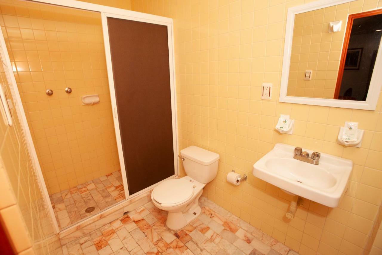 Tres Colonias - Solo Adultos Hotel 2*