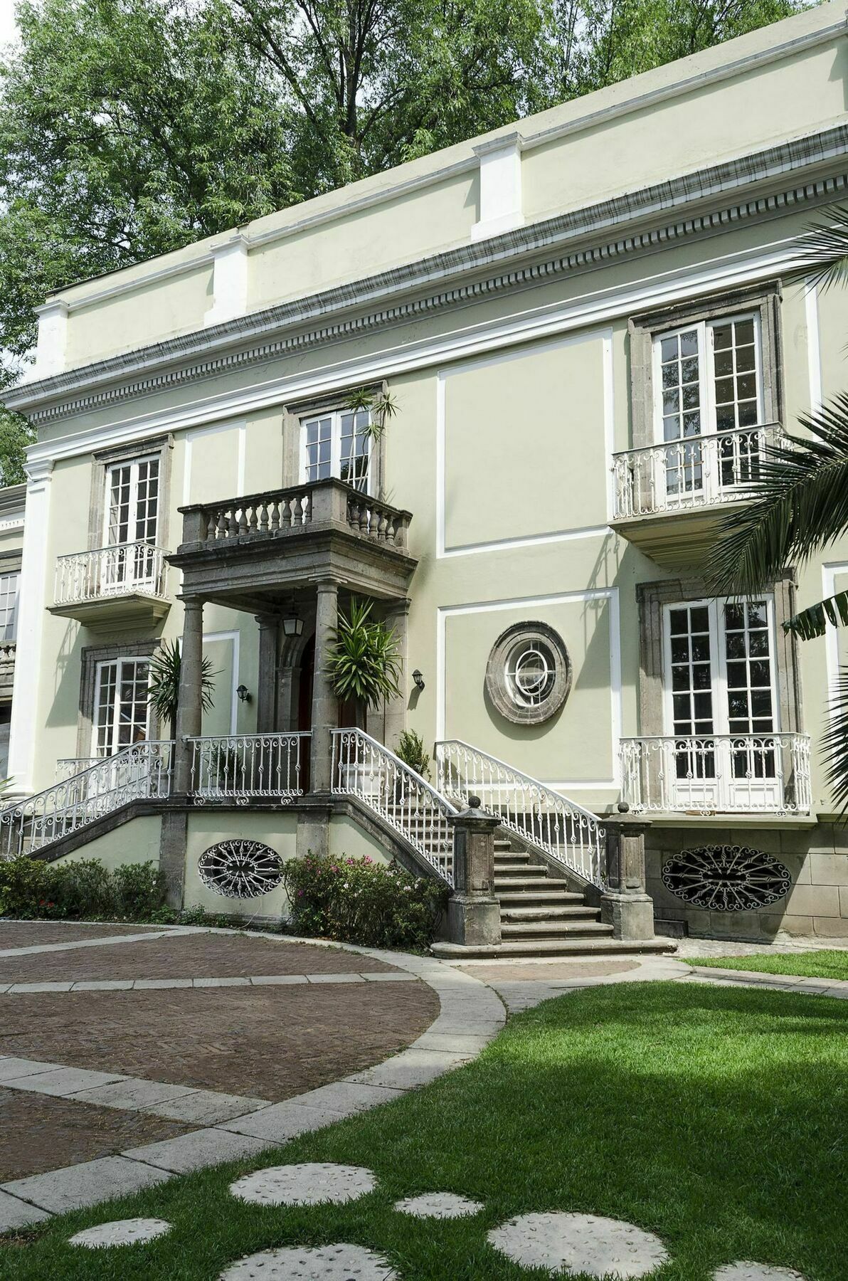 Mansion Papilio 5*