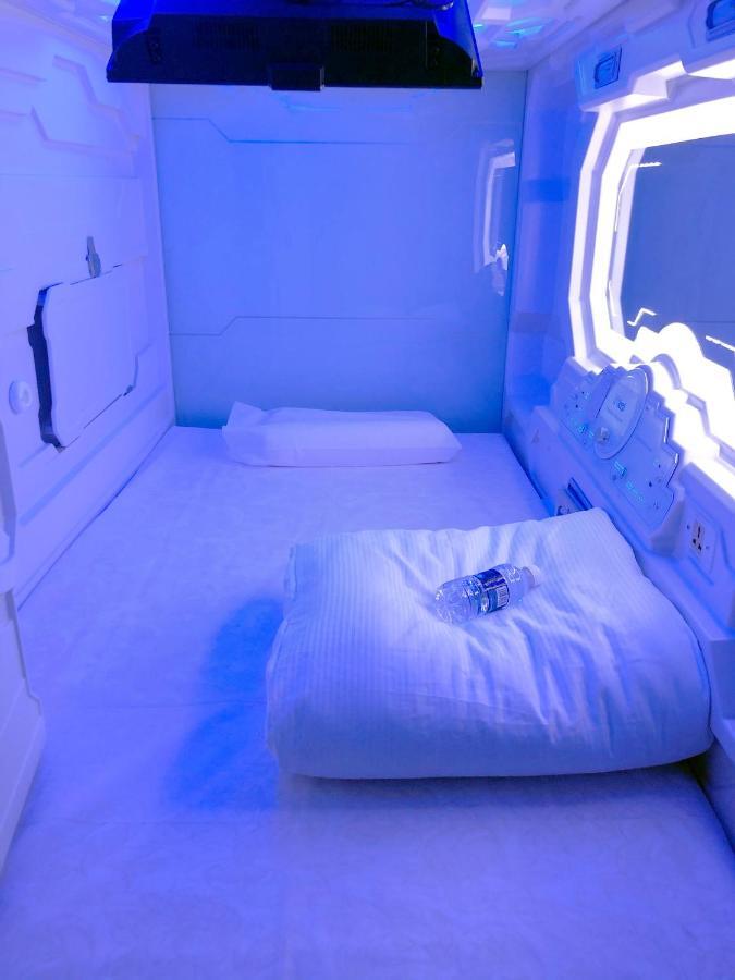 Hotel cápsula Izzzleep Aeropuerto Terminal 1 3*