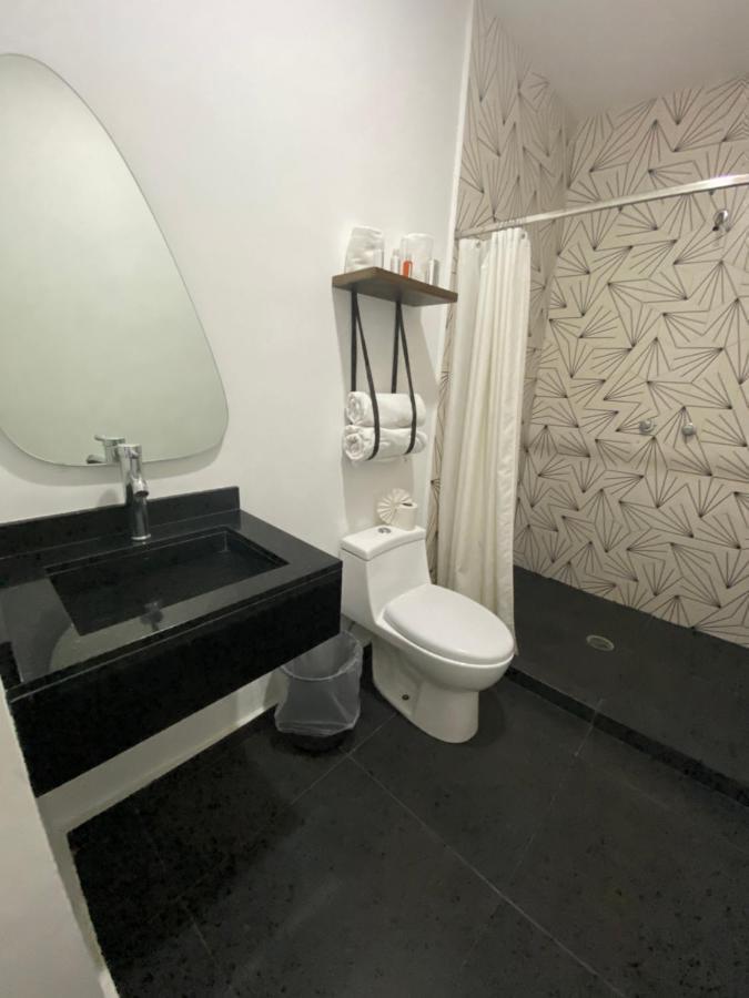 Alcazar Inn 2*
