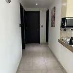 Depa Frente al aeropuerto 8huespedes 103