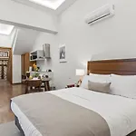 Casa Niza Suites