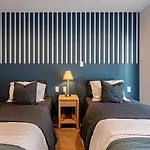 Stylish Urban Retreat With Balcony And Coworking Space