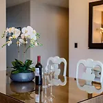 Stylish Apt With Pool And Gym