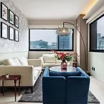 Stylish Apt With Pool And Gym
