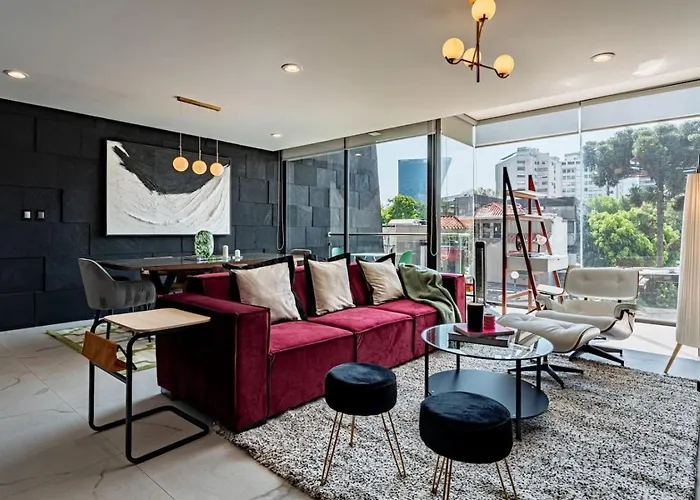 Bright Stylish Retreat With Private Balcony And Wifi