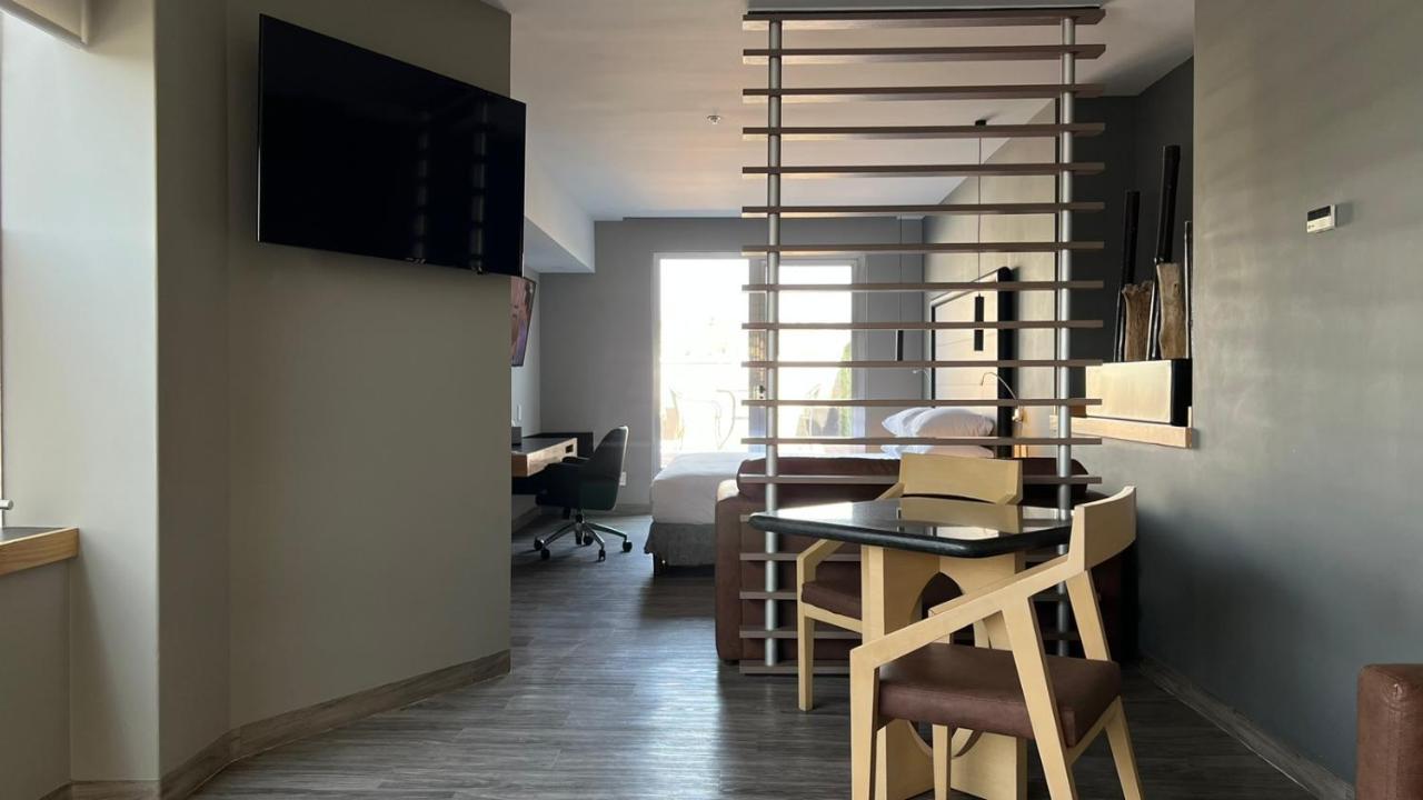 Ramada By Wyndham Mexico Santa Fe Hotel