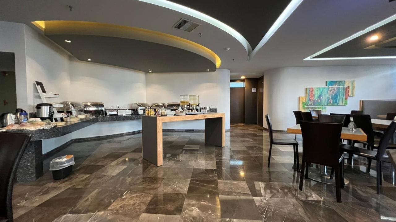 Hotel Ramada By Wyndham Mexico Santa Fe 4*