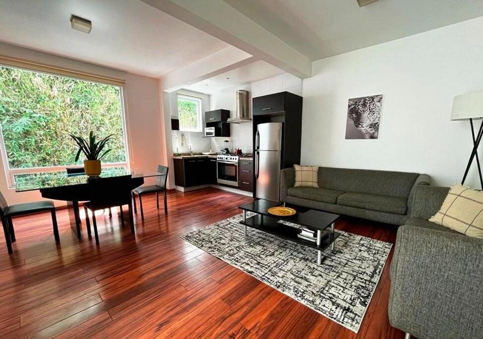 Apartamento Condesa Amsterdam F Elegant With Inviting Ambiance On Amsterdam Avenue