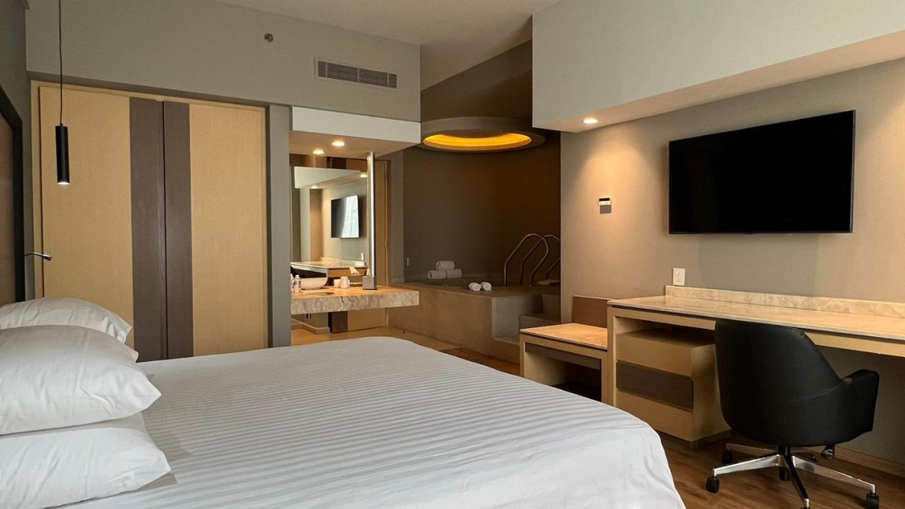 Hotel Ramada By Wyndham Mexico Santa Fe