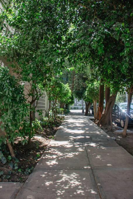 Delightful 4br Cozy Heart Of Artist District Apartment