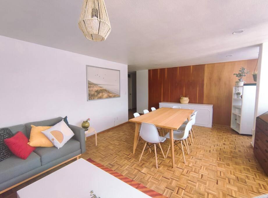 Delightful 4br Cozy Heart Of Artist District Mexico City