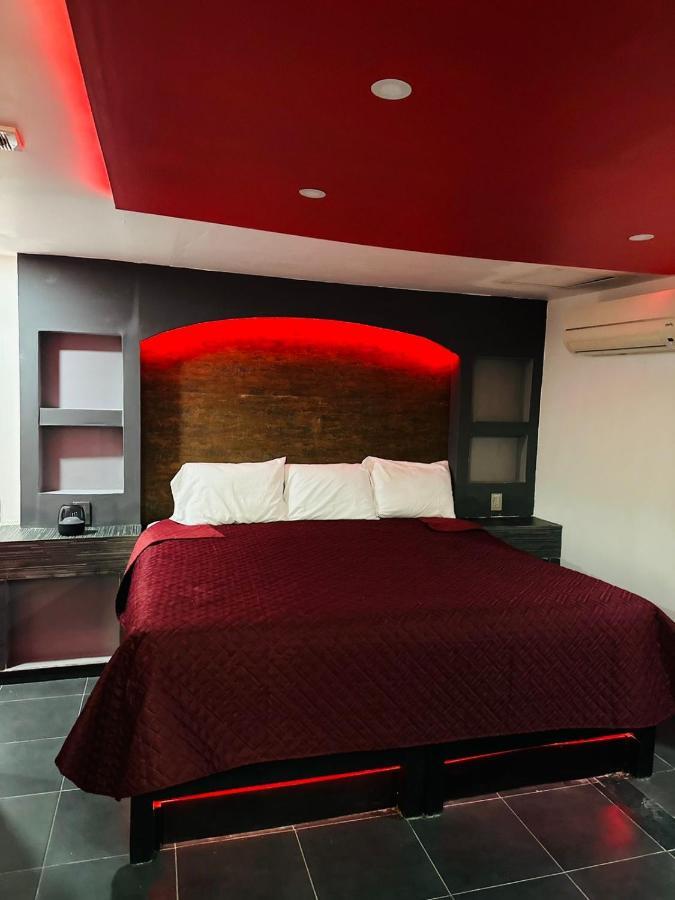 Ya No Tenemos Servicio Hotel del amor