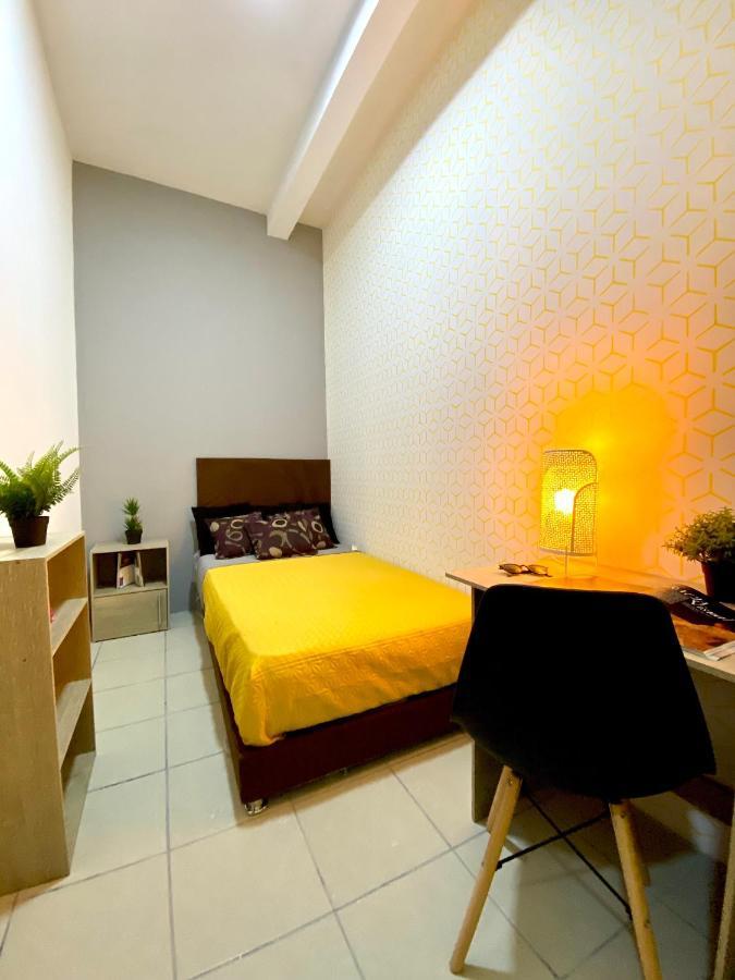 Pensión Roomies - Santa Maria La Ribera *