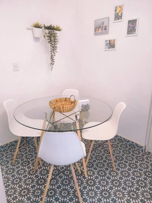 Delightful 4br Cozy Heart Of Artist District Apartment