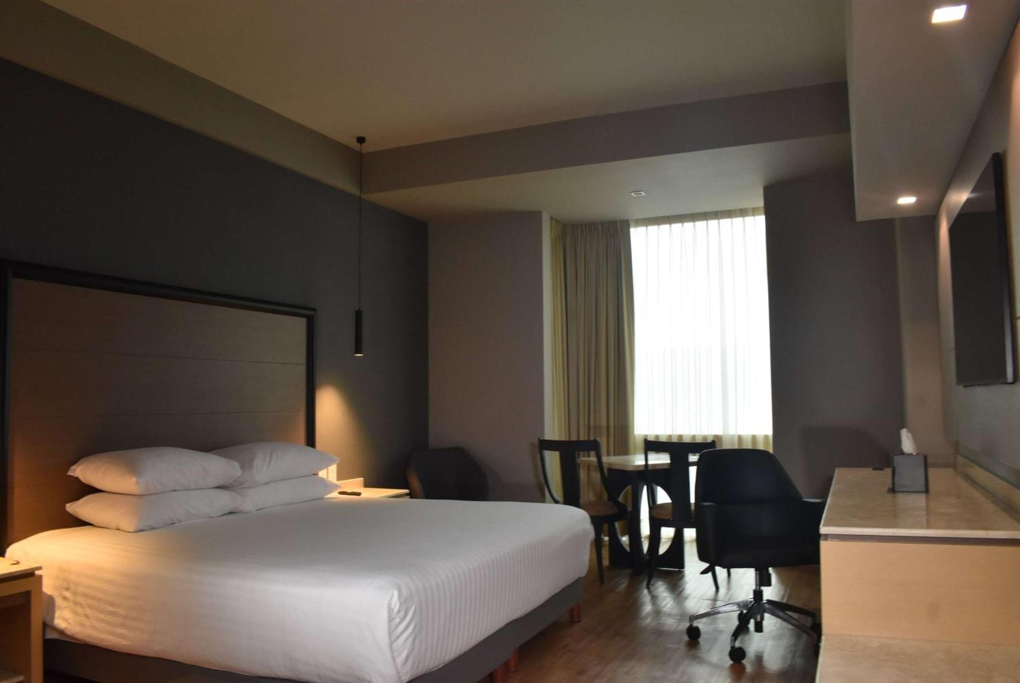 Hotel Ramada By Wyndham Mexico Santa Fe 4*
