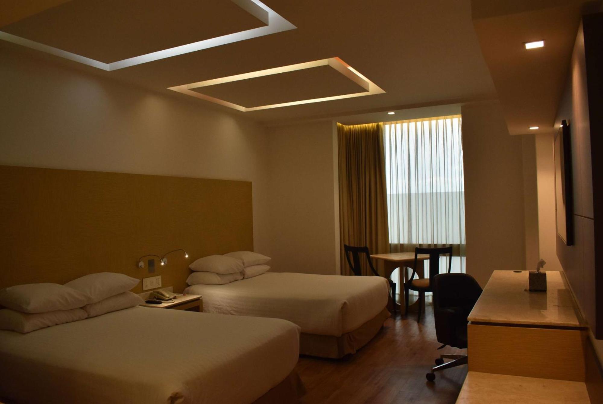 Ramada By Wyndham Mexico Santa Fe Hotel