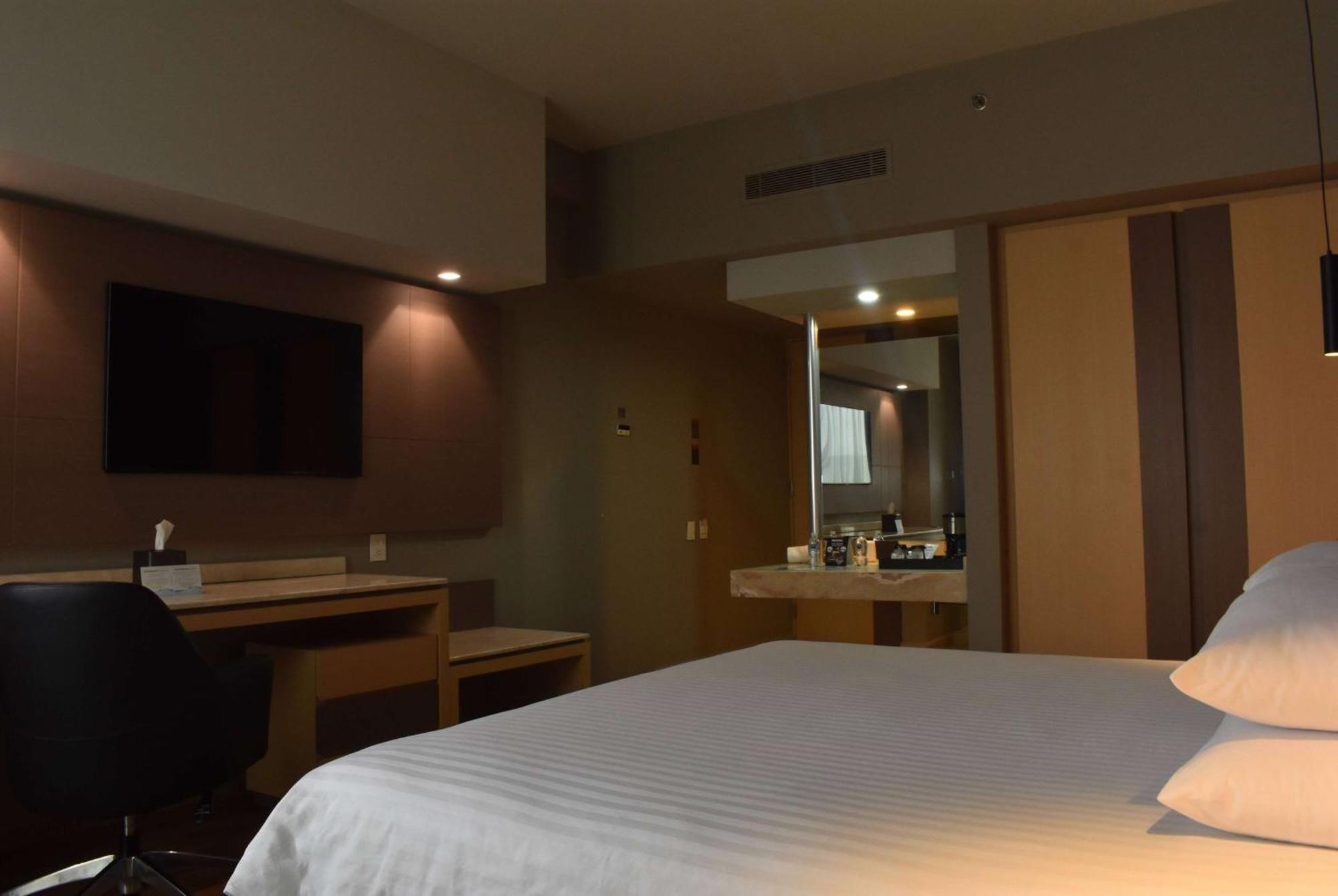 Hotel Ramada By Wyndham Mexico Santa Fe