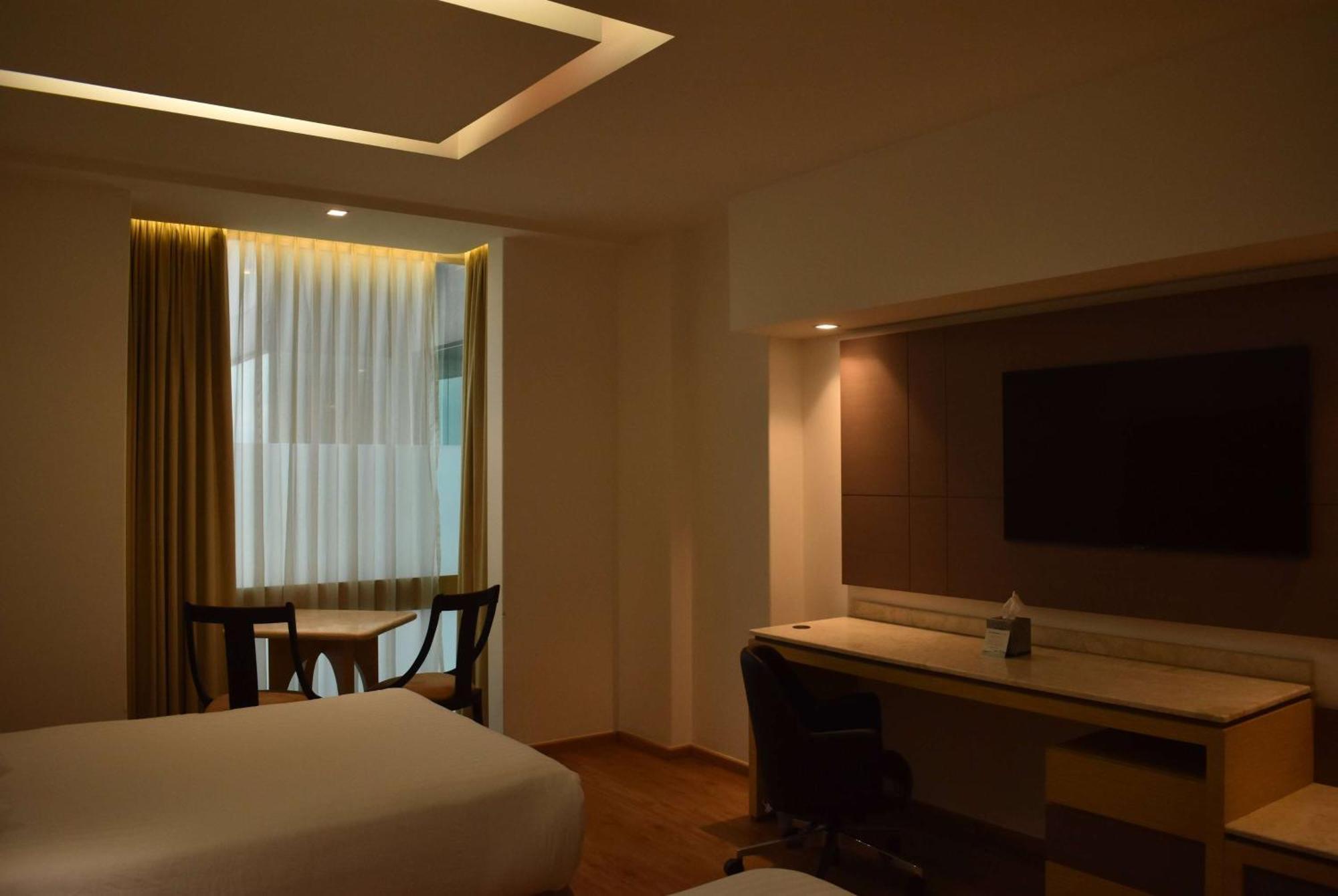 Ramada By Wyndham Mexico Santa Fe