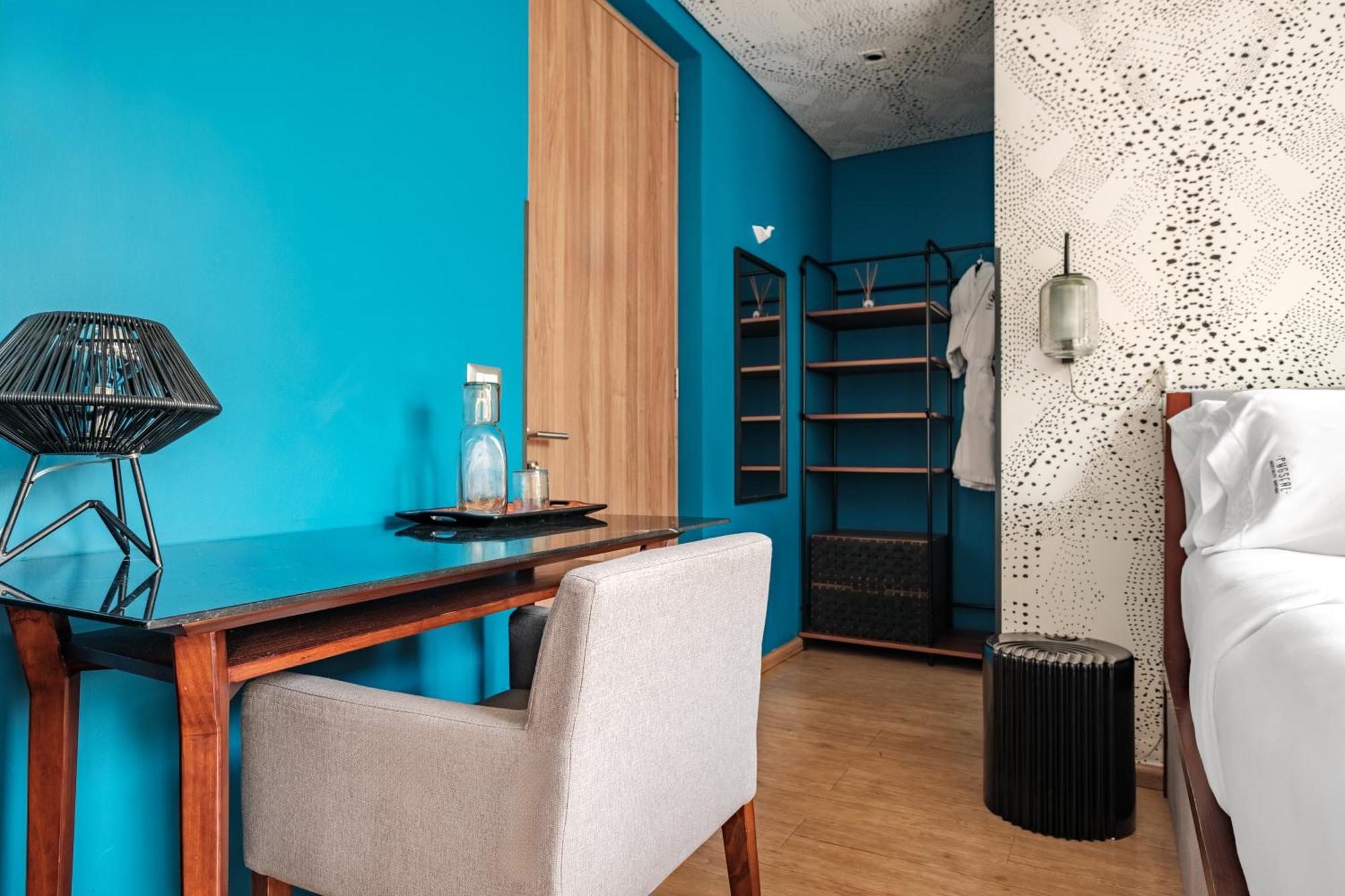 Pug Seal Polanco Allan Poe Hotel
