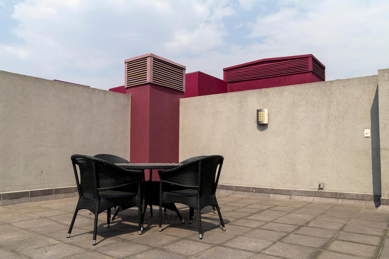New Chic With Gym Access & Private Roof