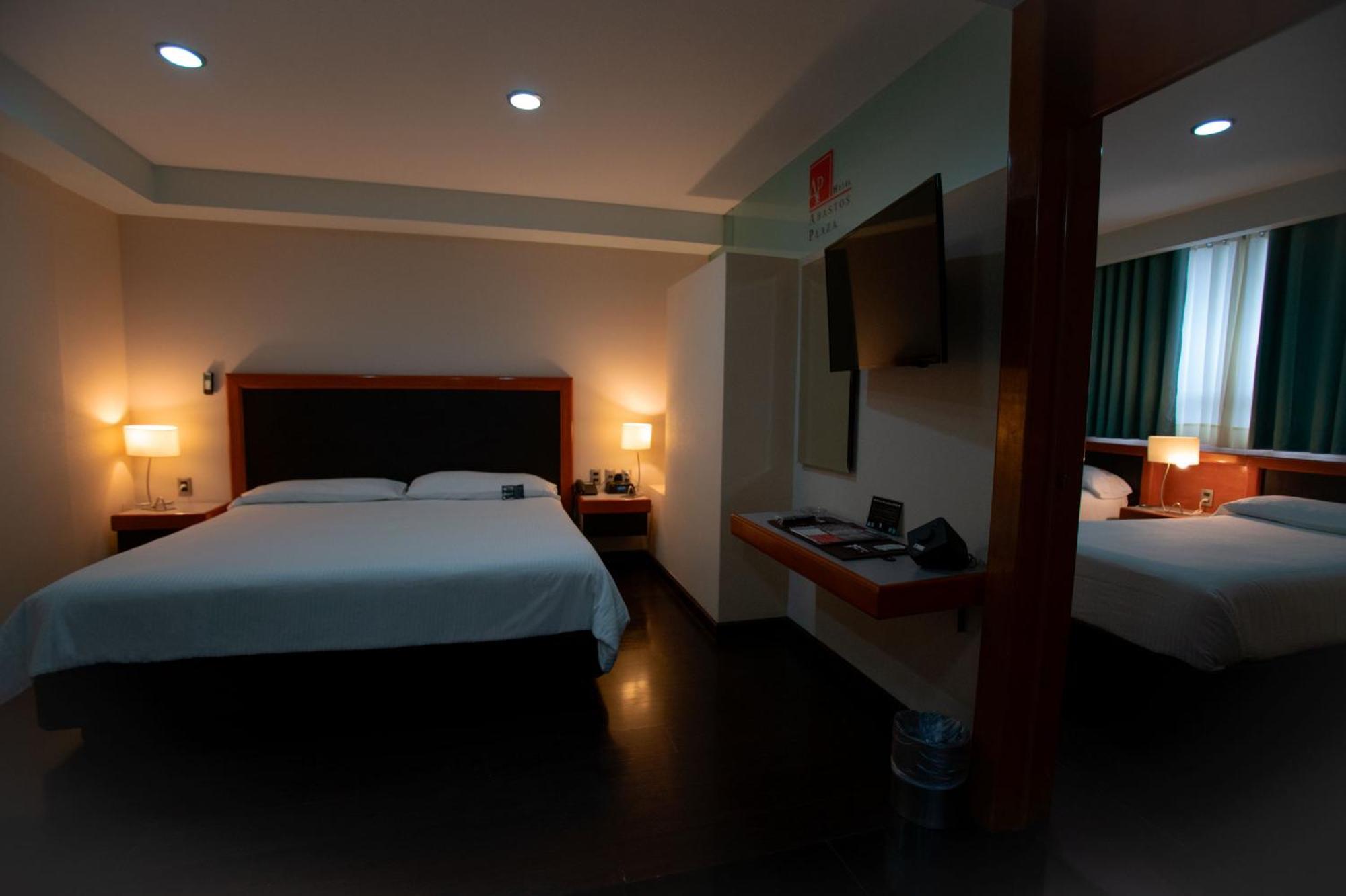 Abastos Plaza Hotel 4*