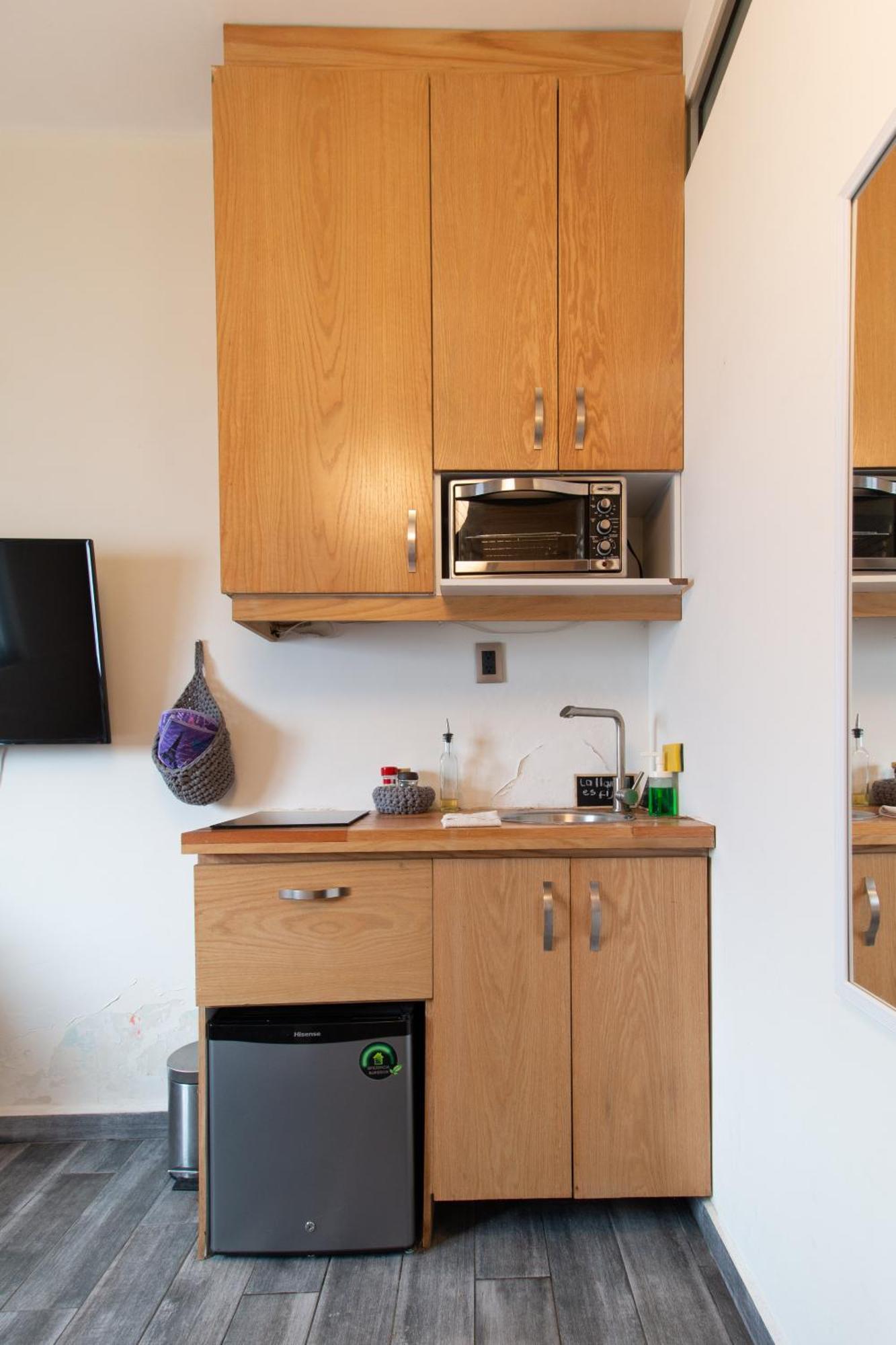 Encantador Estudio Privado Con Bano Y Kitchenette Apartamento