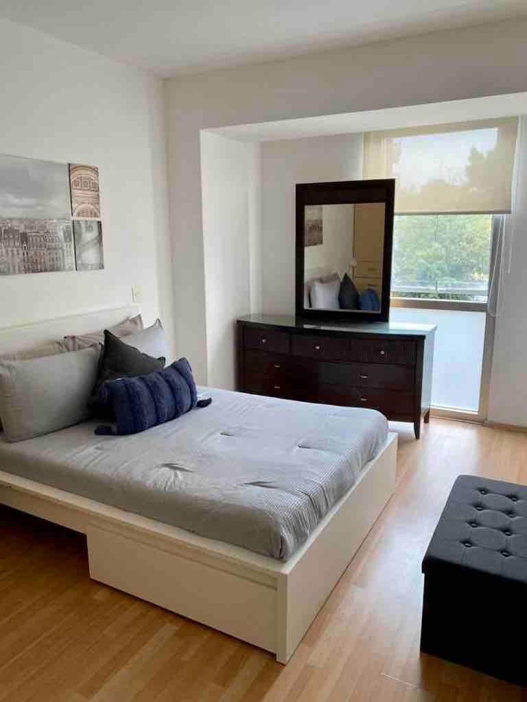 B106 - 2bdr - 2bth, Amazing Location Apartment