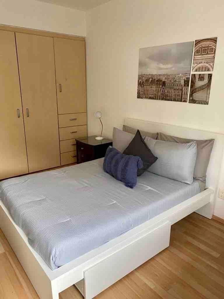 B106 - 2bdr - 2bth, Amazing Location Apartment *