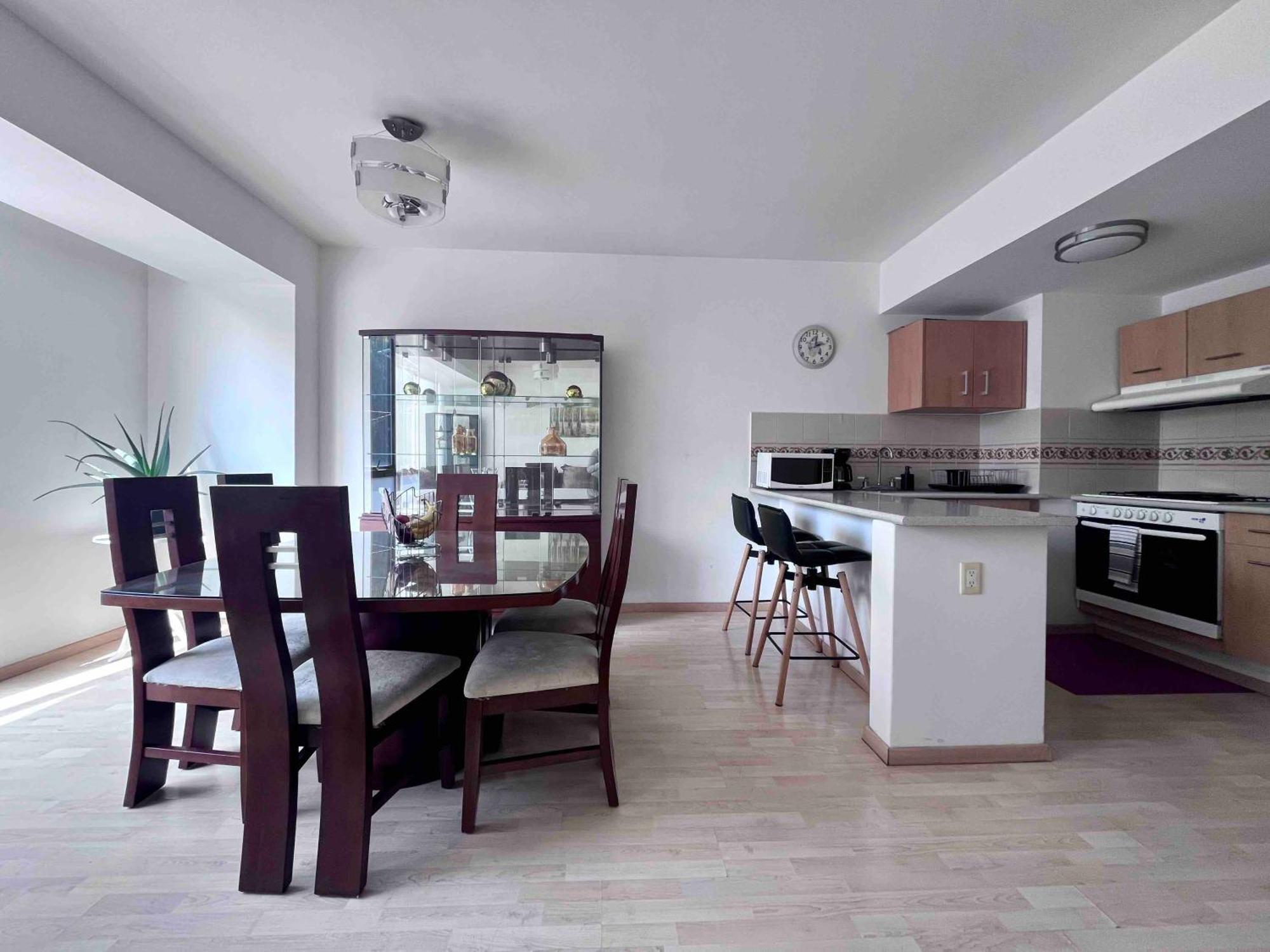 B106 - 2bdr - 2bth, Amazing Location