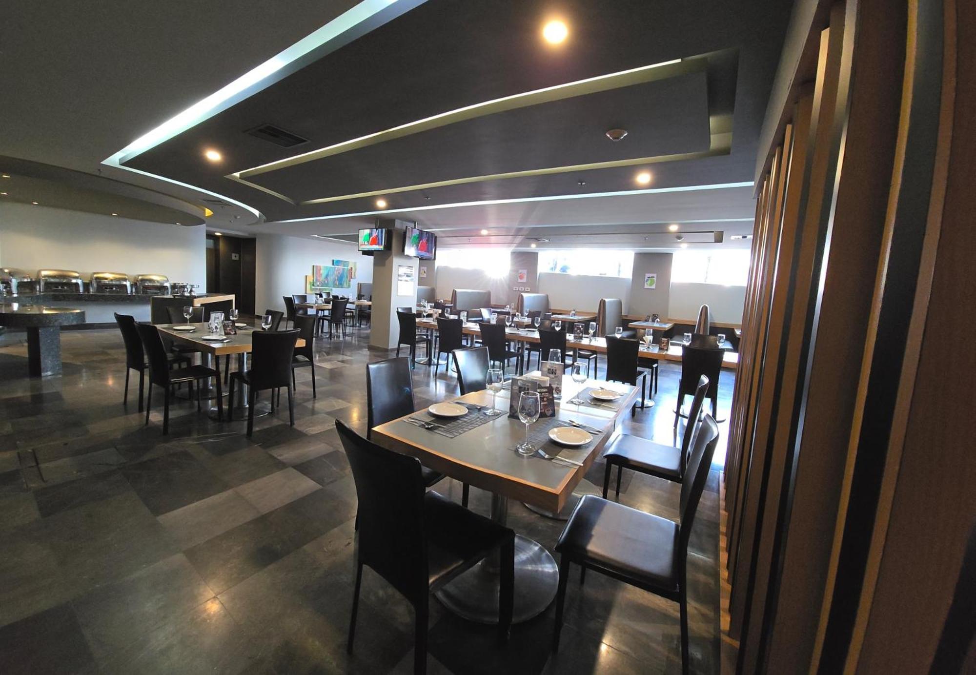 Ramada By Wyndham Mexico Santa Fe Hotel 4*