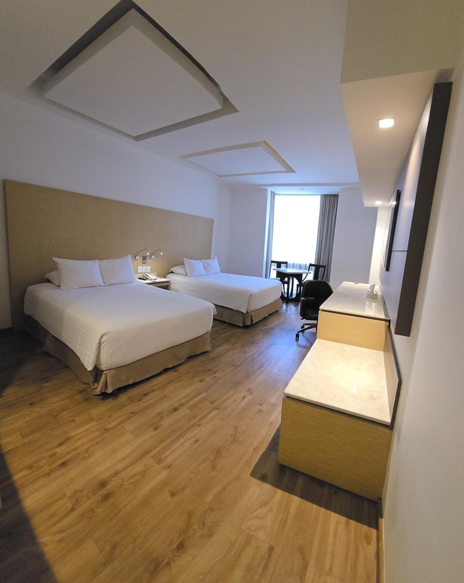 Ramada By Wyndham Mexico Santa Fe Hotel