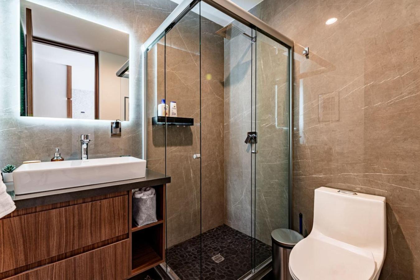 Apartamento Bright Stylish Retreat With Private Balcony And Wifi *