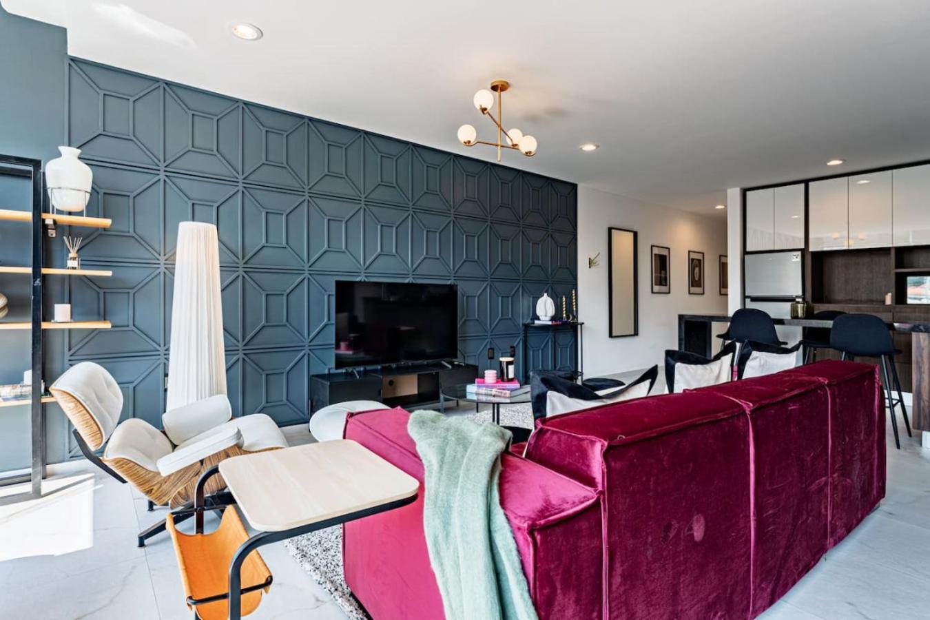 Bright Stylish Retreat With Private Balcony And Wifi Apartamento *