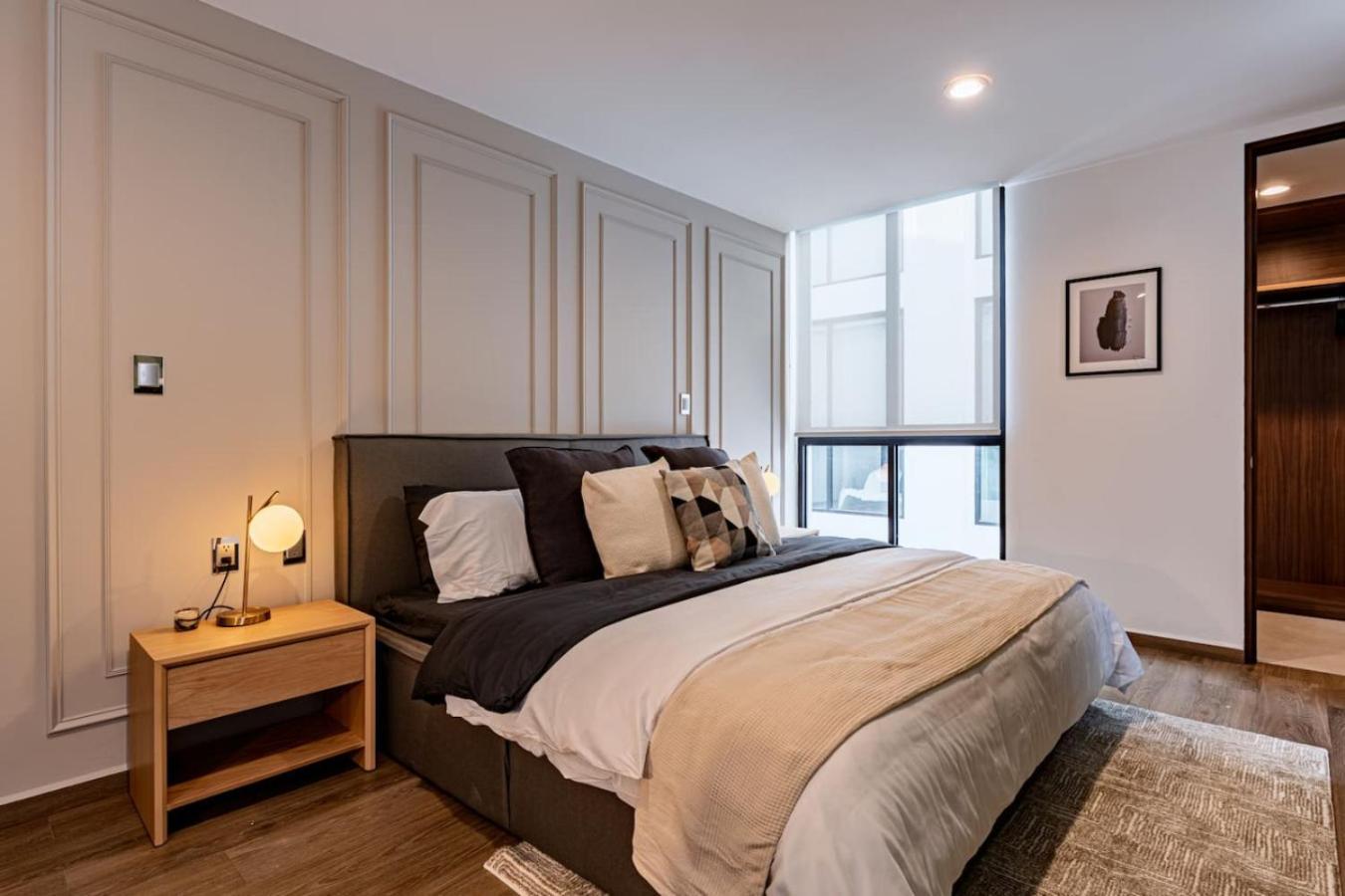 Stylish Urban Retreat With Balcony And Coworking Space *