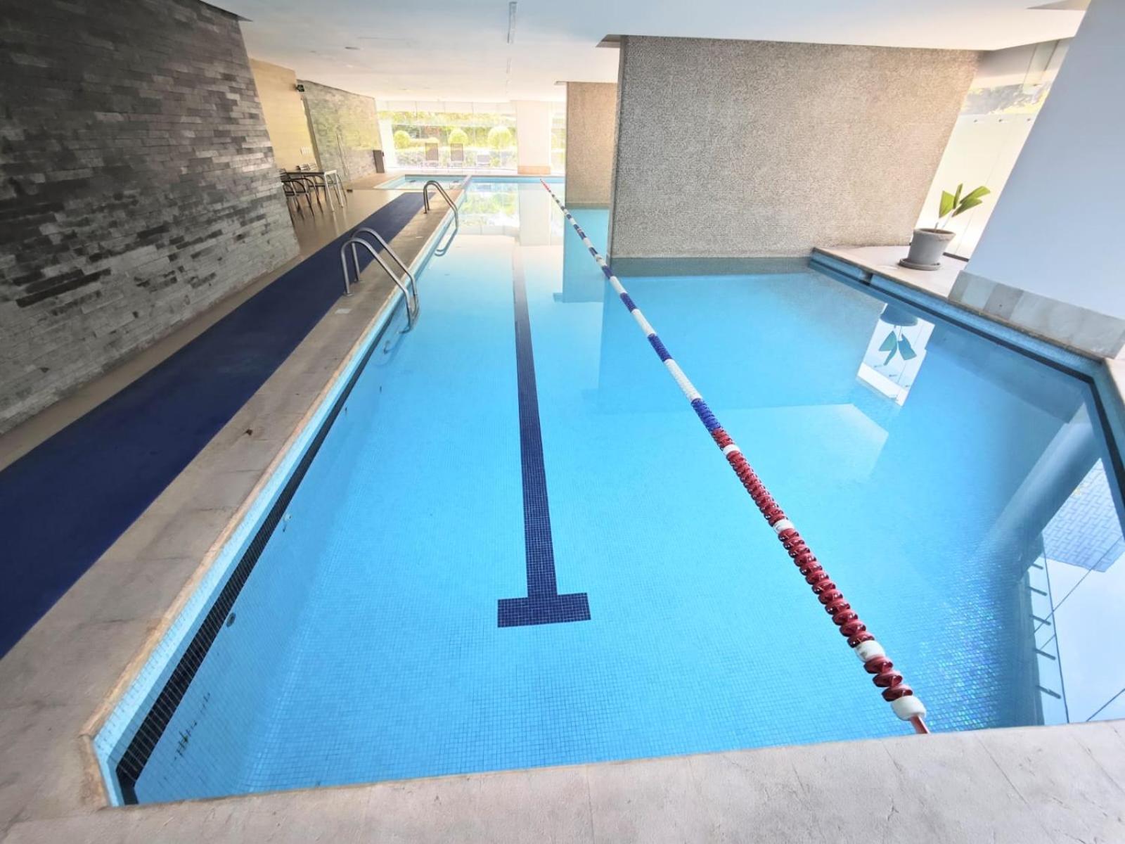Stylish High-rise Ks Bed, Pool!