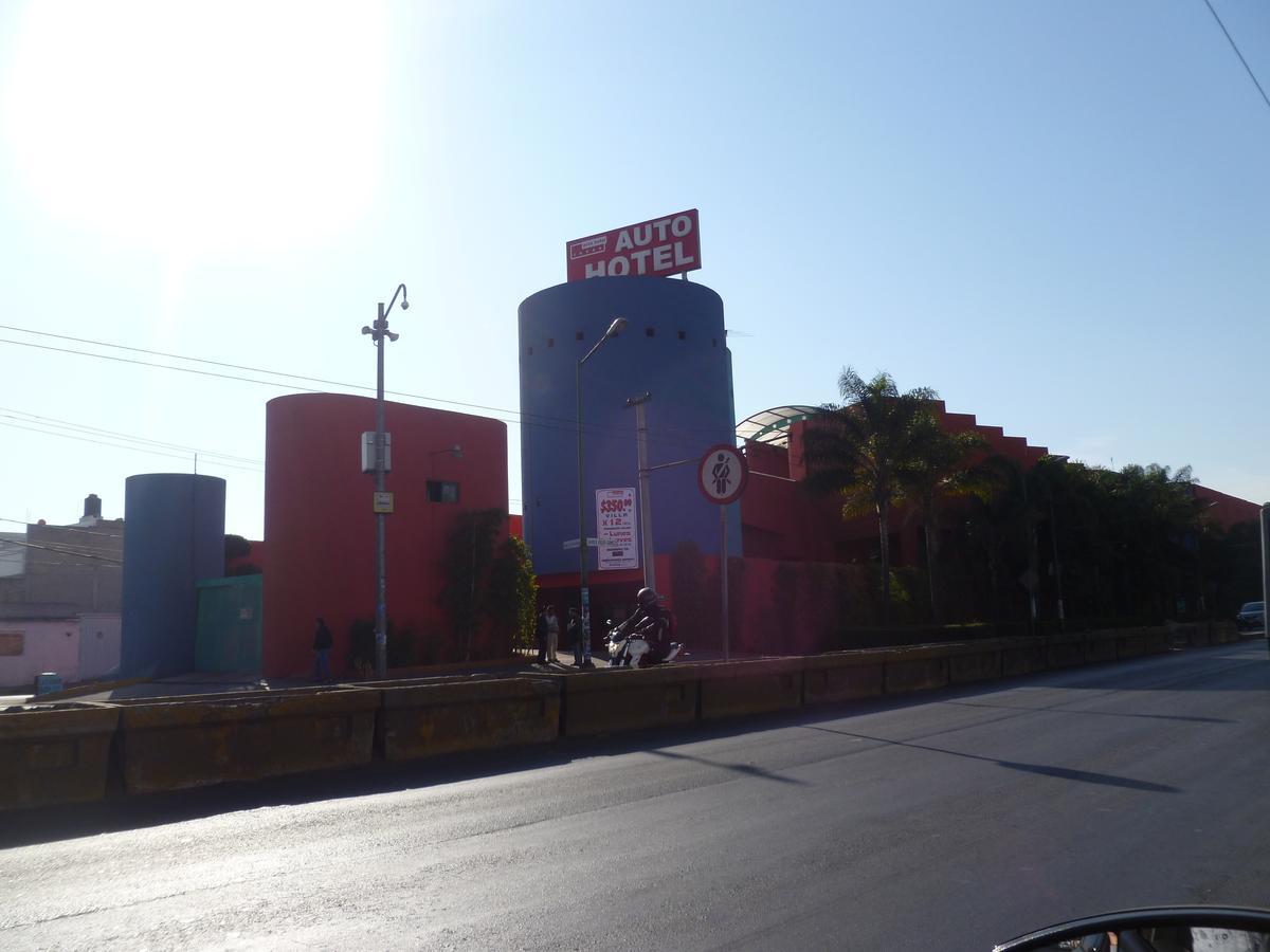 Auto Rosso Hotel del amor *
