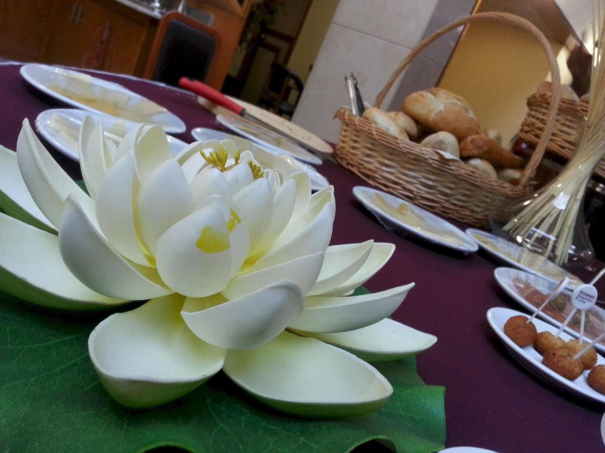 Hotel Abastos Plaza 4*