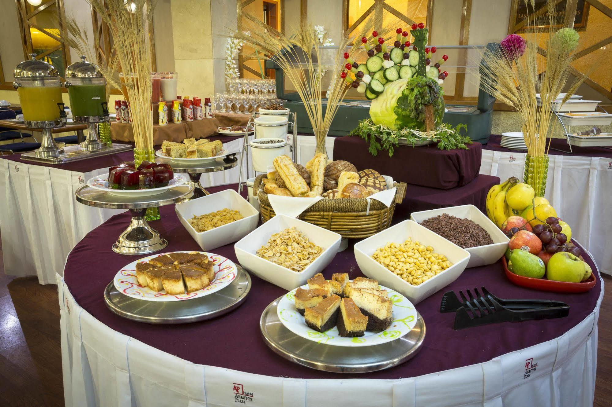 Hotel Abastos Plaza 4*