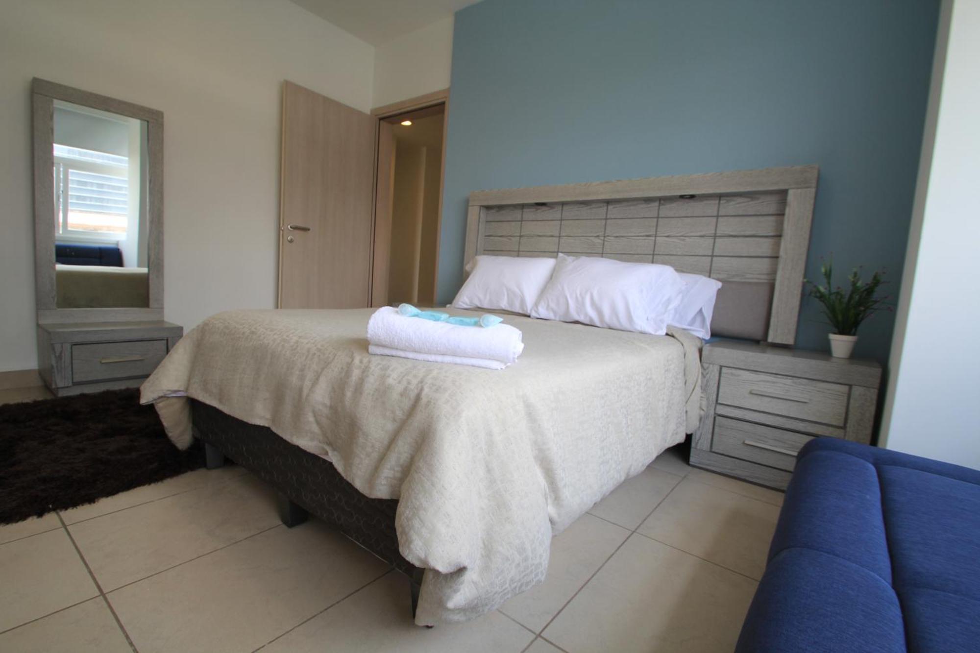 Boutique Downtown 707 Two Bedrooms Apartment *