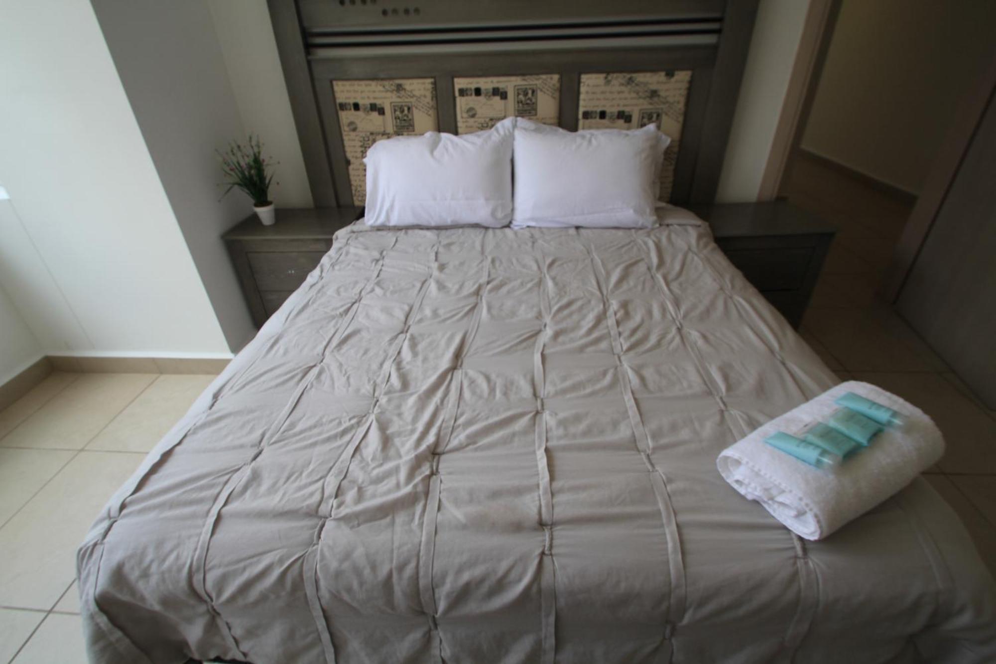 Boutique Downtown 707 Two Bedrooms Apartment