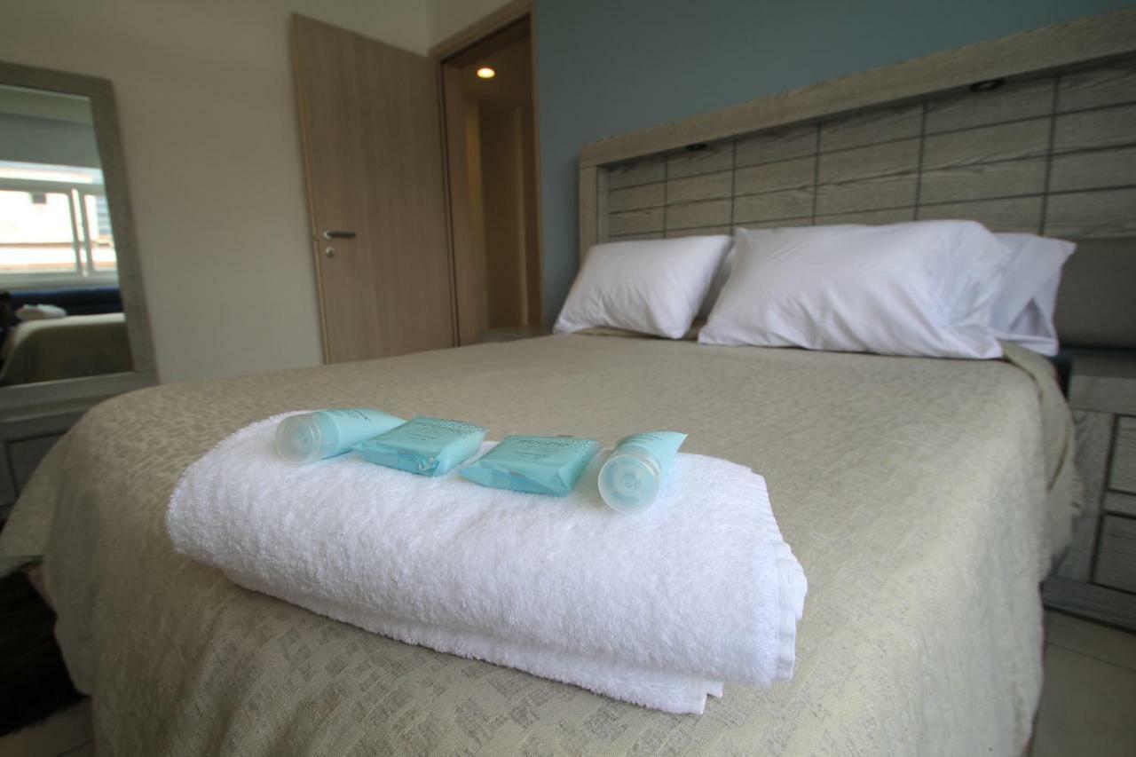 Boutique Downtown 707 Two Bedrooms Apartment *